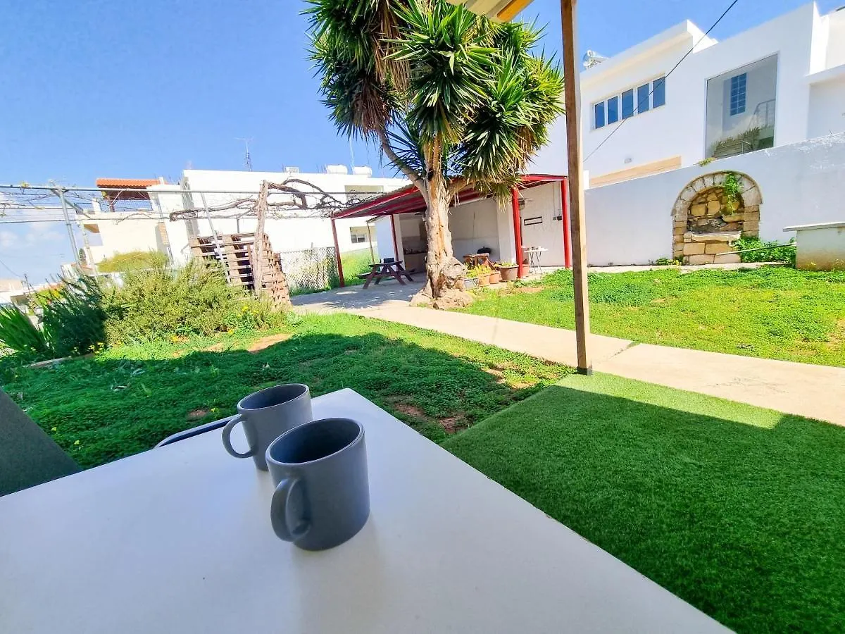 Aladdin'S Hostel Larnaca