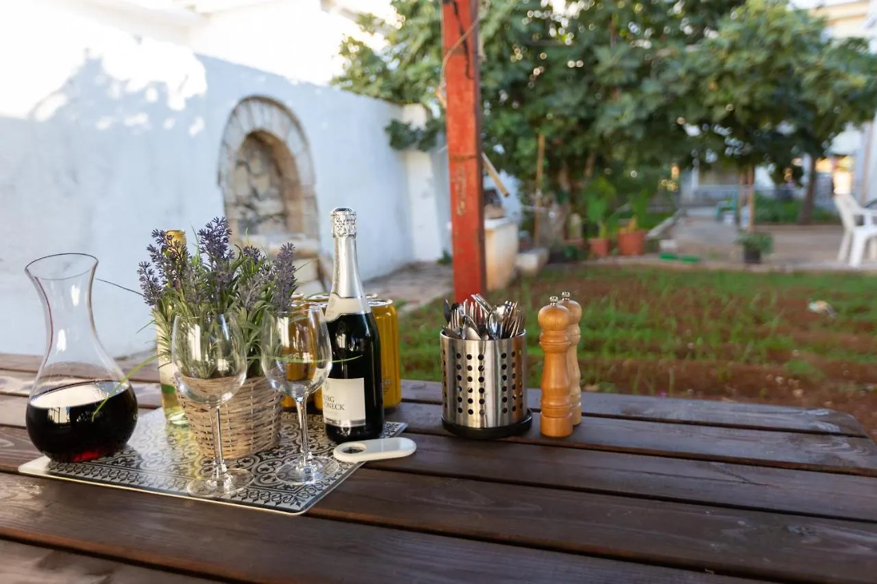 Aladdin'S Hostel Larnaca 0*,  Cypr